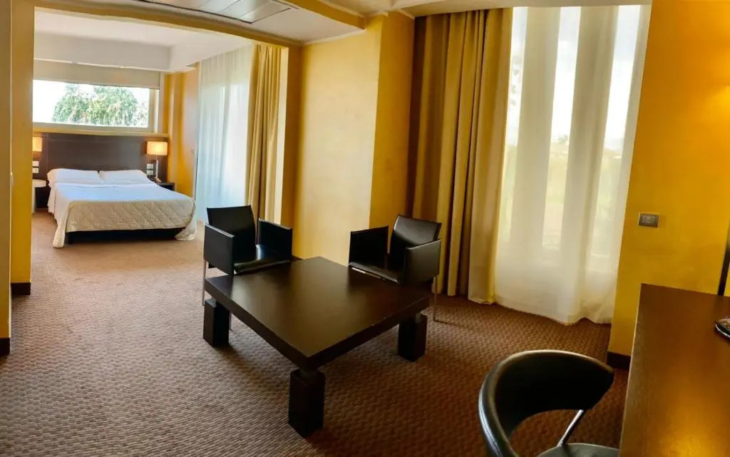 E Hotel