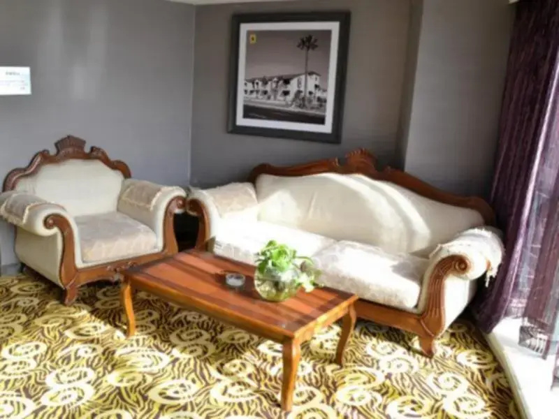 Super 8 Hotel (Xinjiang University Tianshan Vanke Plaza)