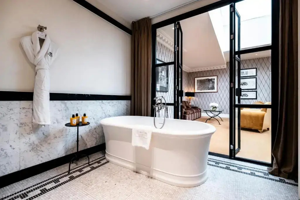 Hôtel de Berri Champs-Élysées, a Luxury Collection Hotel
