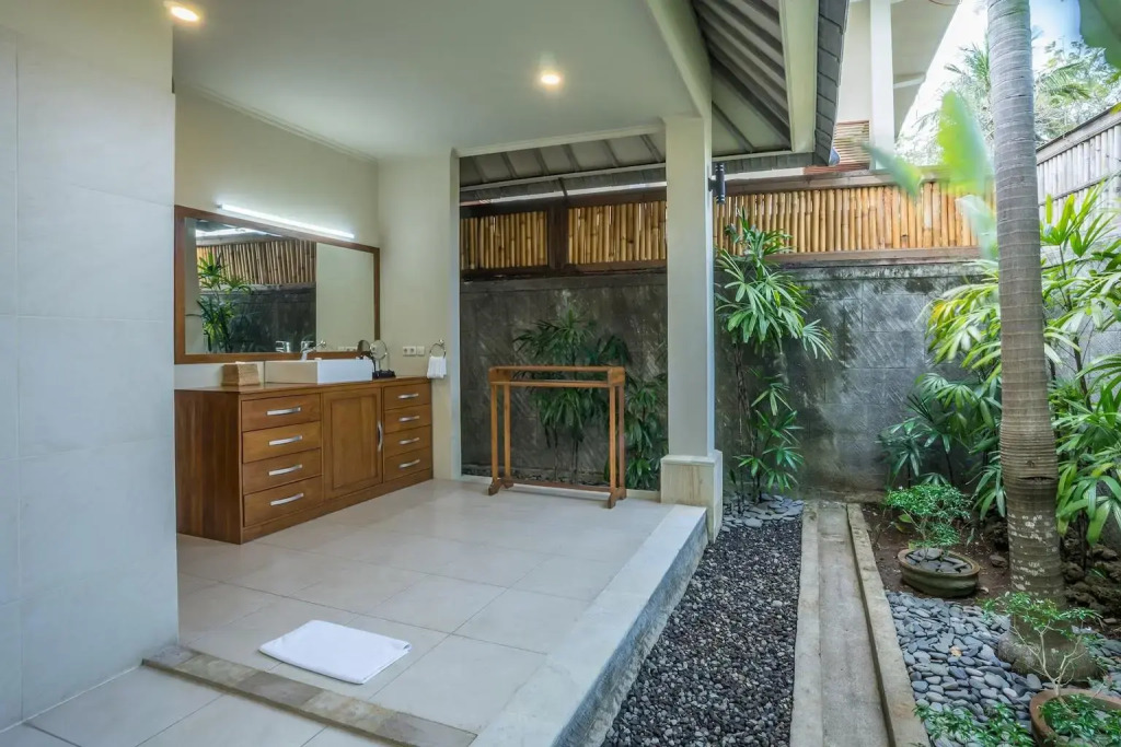 Lovina Beachhouse Villas