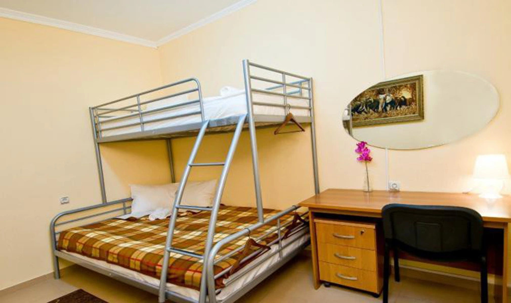 100 Friends Hostel