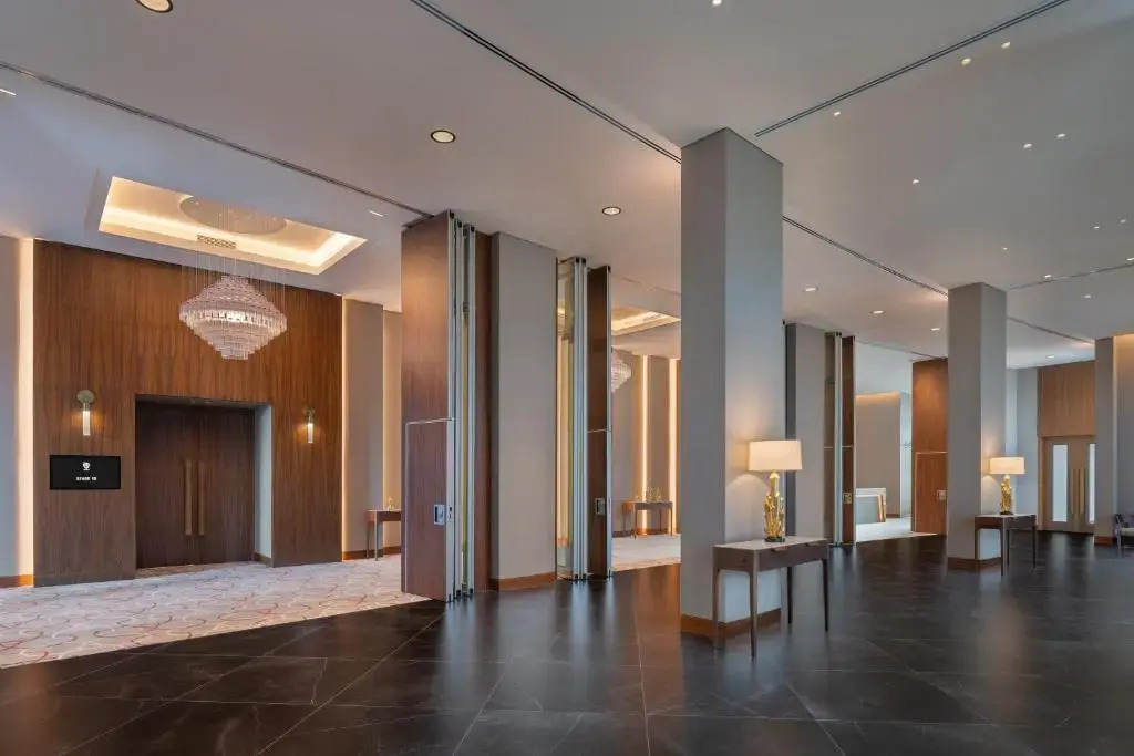Отель The WB Abu Dhabi, Curio Collection by Hilton