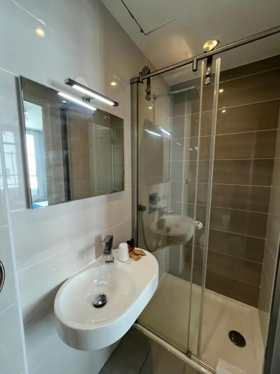 Hotel Flots dAzur Promenade des Anglais
