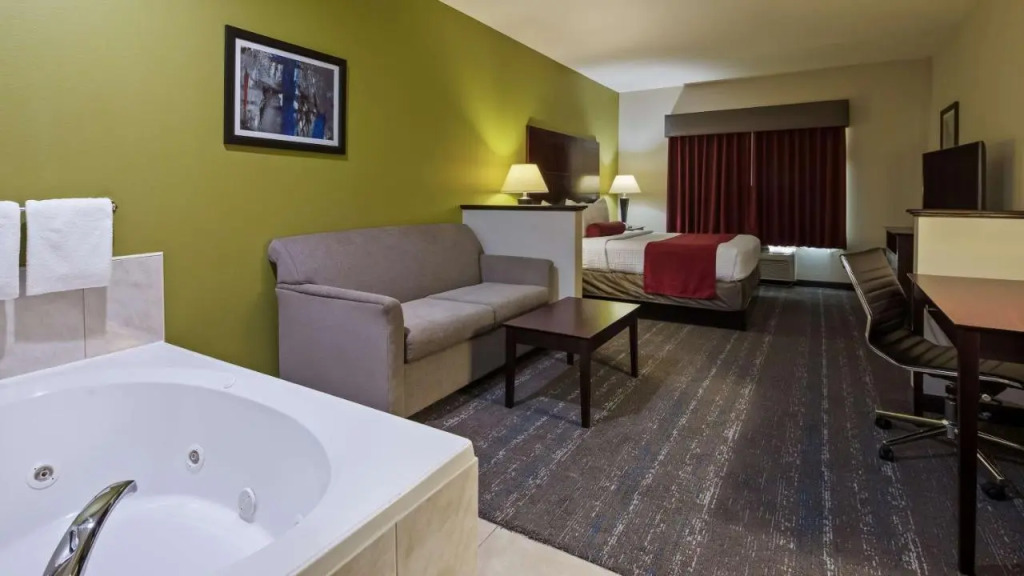 Best Western Plus Mansfield Inn & Suites