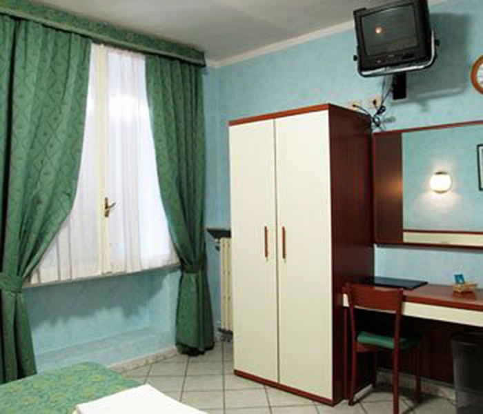 River Hotel