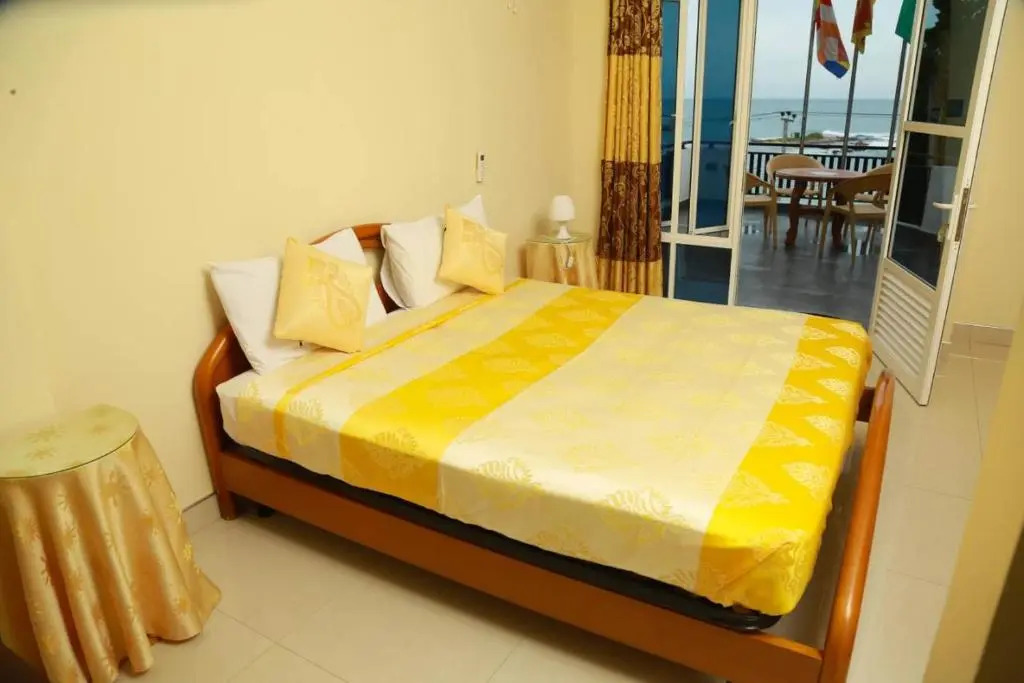 Queens Beach Hotel