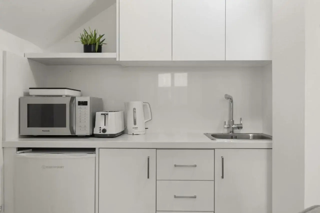 Phaedrus Living: Alkminis Seaside Suites Sand