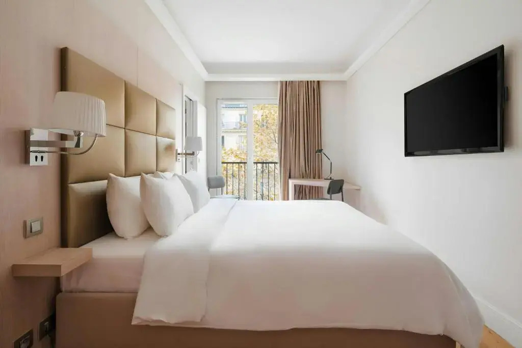 LEdmond Hotel Parc Monceau