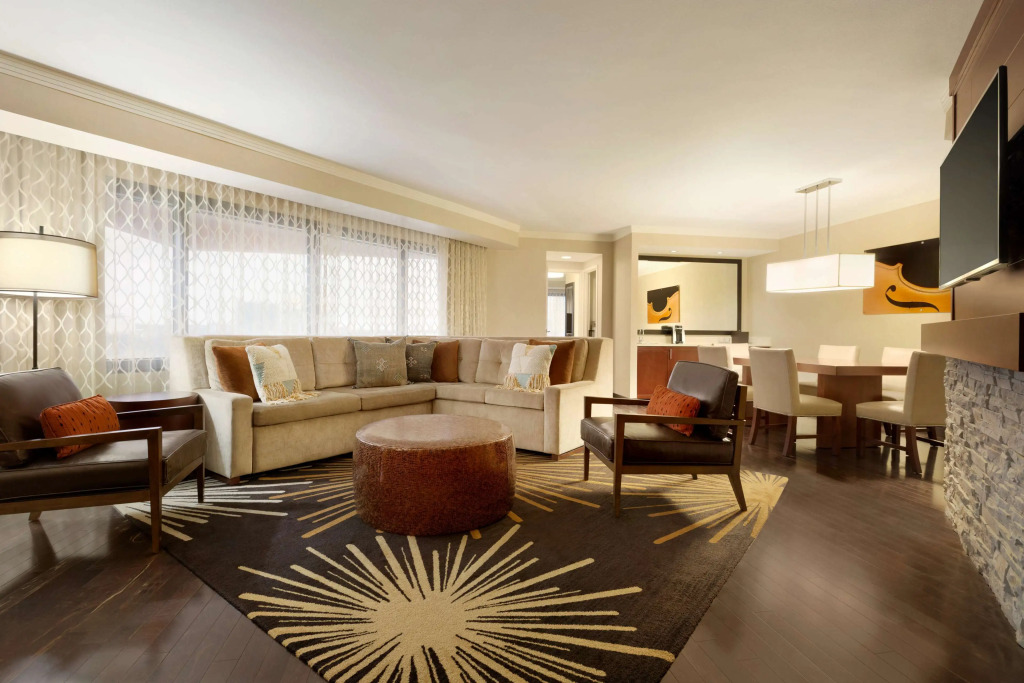 Отель Embassy Suites by Hilton Austin Downtown South Congress