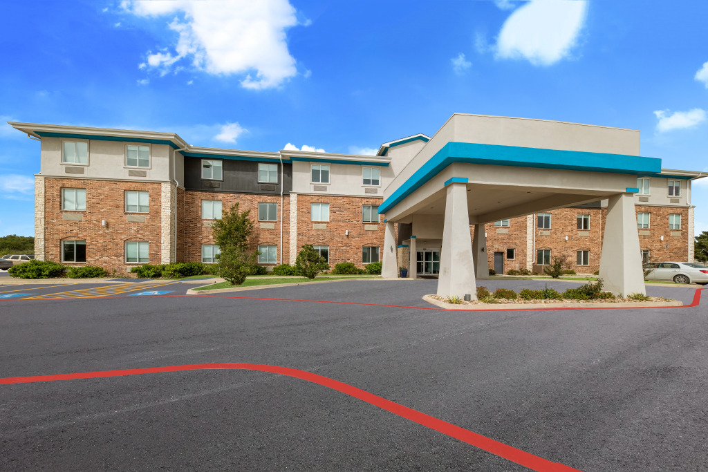 Best Western Plus Bowie Inn & Suites