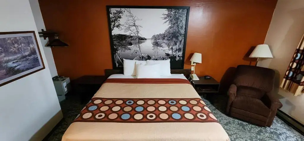 Iron Mountain Inn & Suites MI US 2