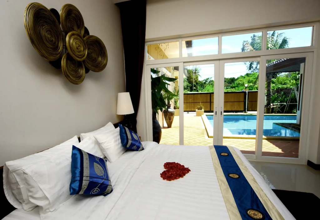 Rawai Private Villas - Pools and Garden