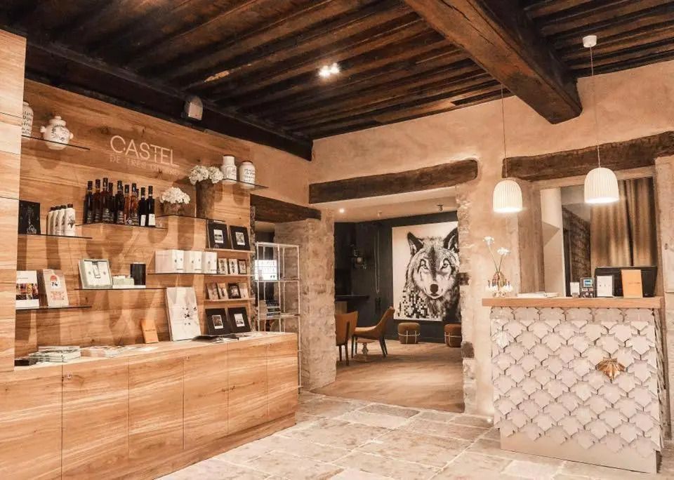 Castel de Très Girard - Hotel & Restaurant - Teritoria