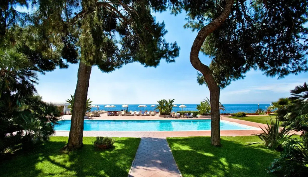 Отель Grand Baia Verde