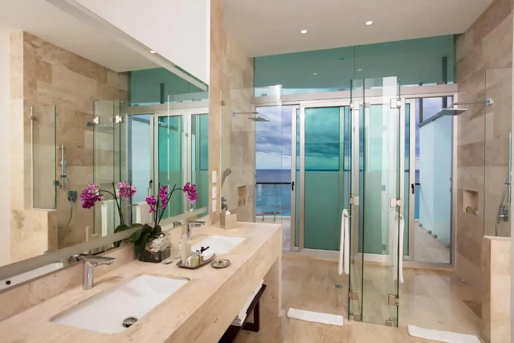 Двухместный люкс Altitude Master oceanfront (двуспальная кровать) в Krystal Grand Cancun