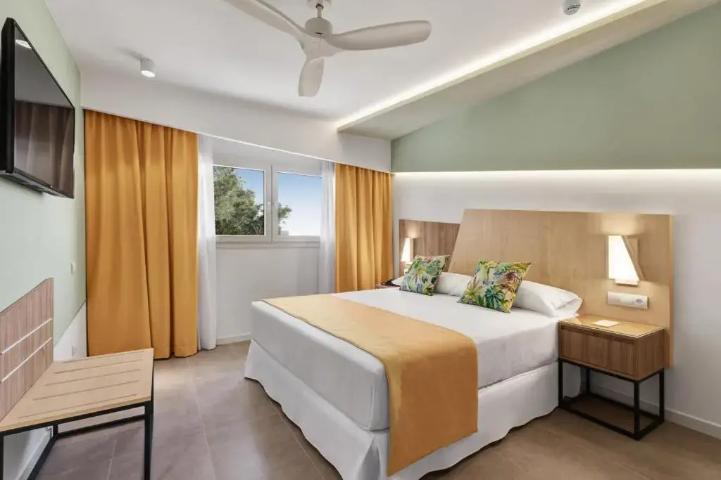 Отель Hotel Riu Playa Park