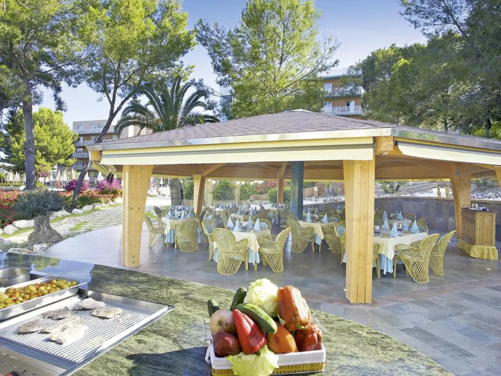 Ona Palmira Paradise Hotel