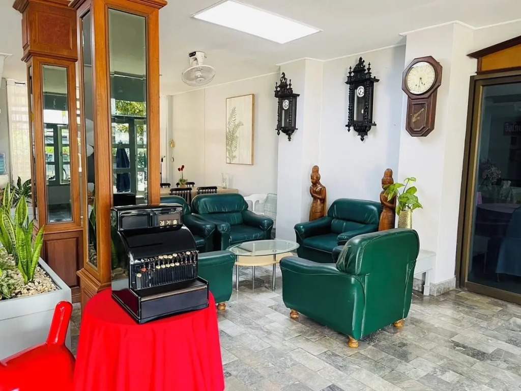 Chainatgrand Hotel