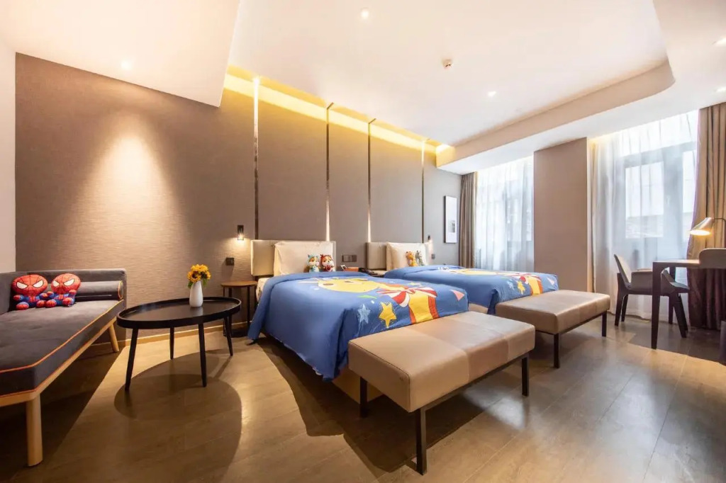 Kunming Green Lake Atour Hotel