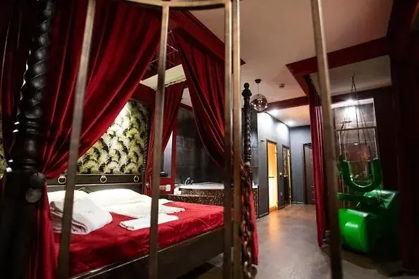 Red Room Hotel