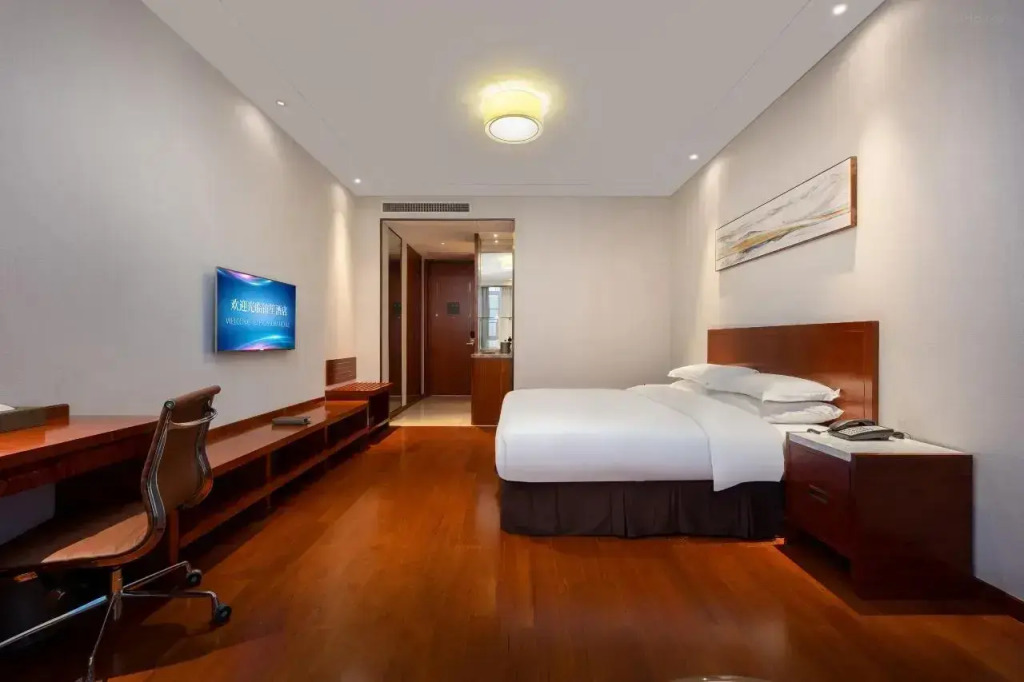 Ptossom Hotel	