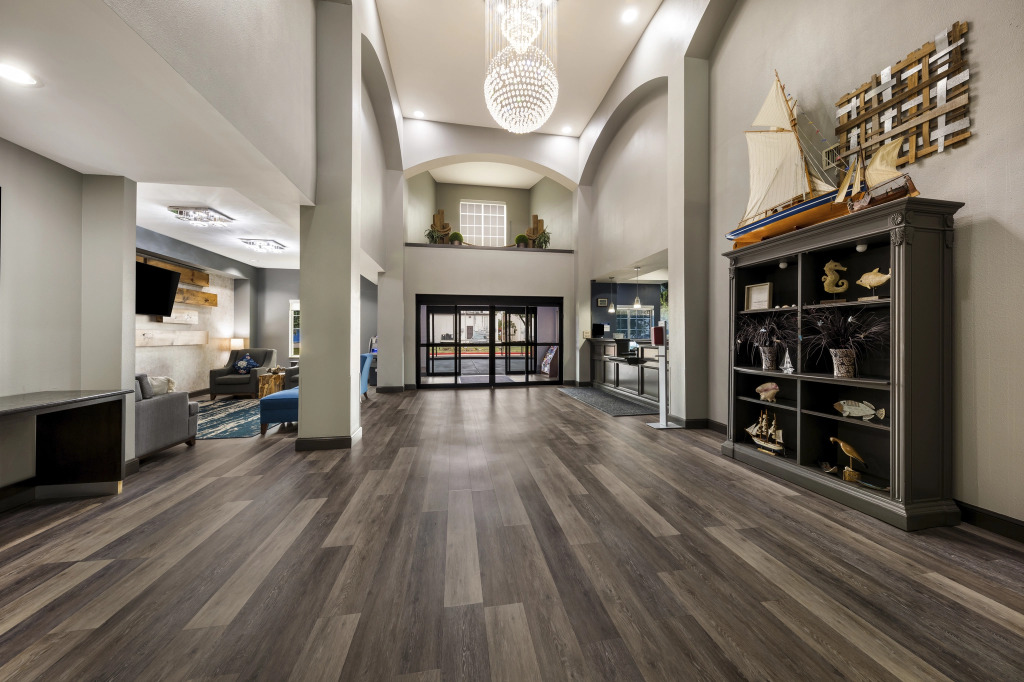 Best Western Plus Lake Dallas Inn & Suites