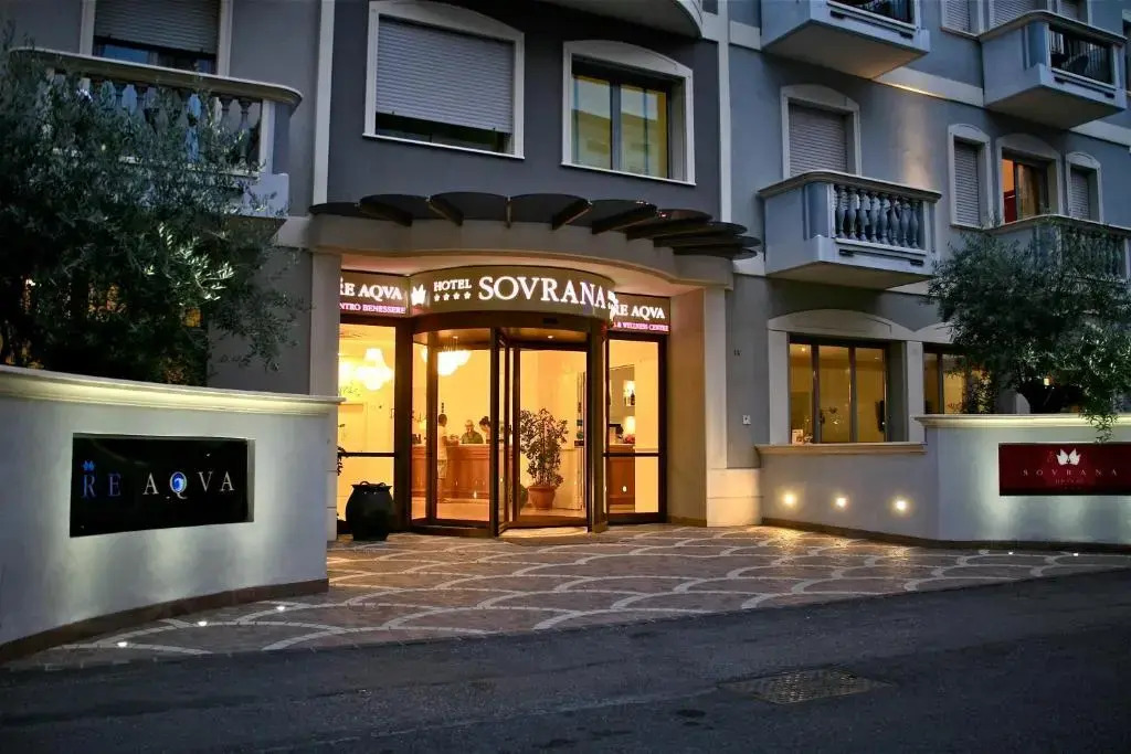 Отель Sovrana Hotel & SPA