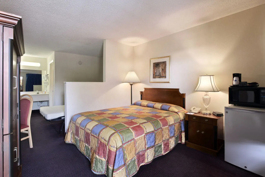 Howard Johnson Enchanted Land