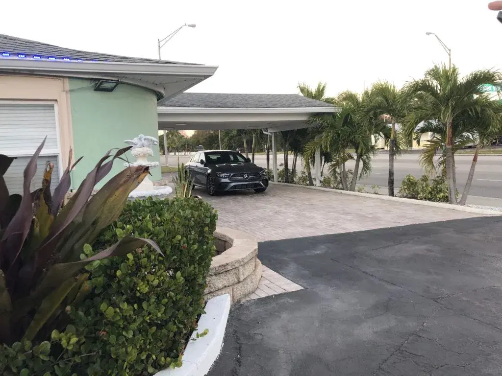 Tropical Palm Motel