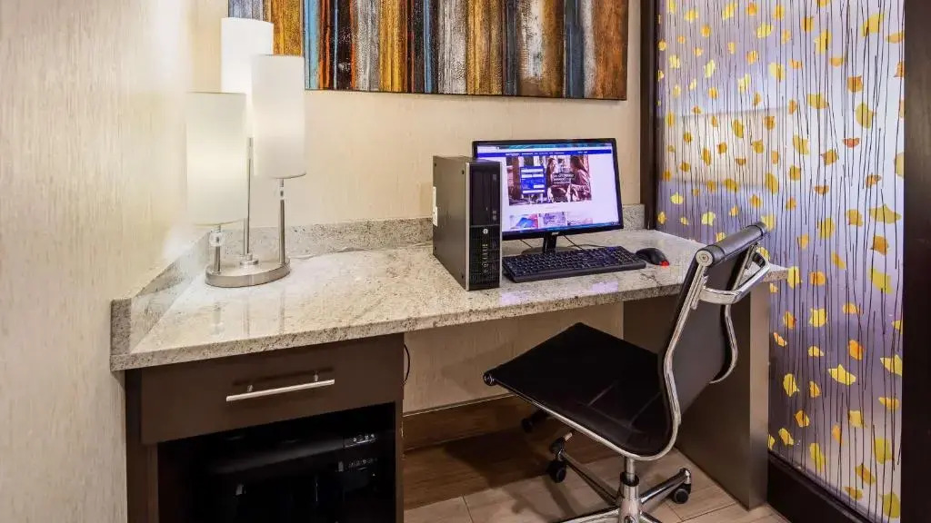 Best Western Plus Lake Worth Inn & Suites