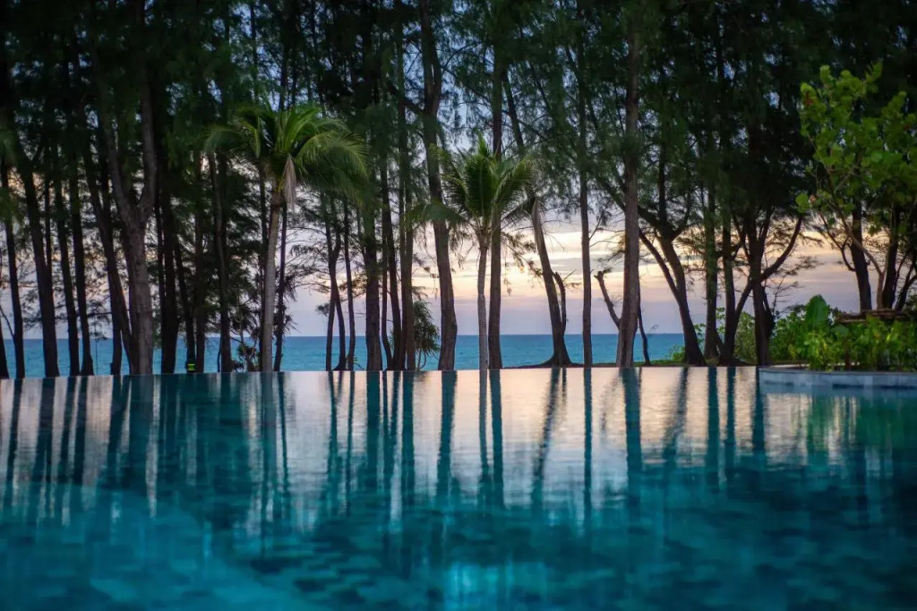 Le Méridien Phuket Mai Khao Beach Resort