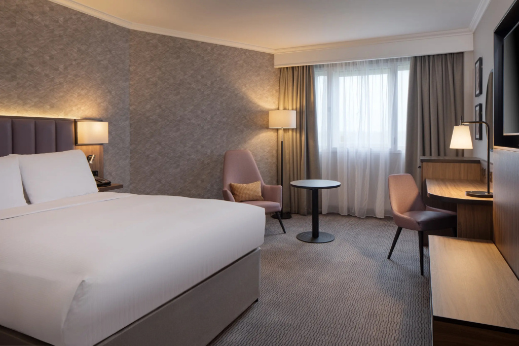 DoubleTree by Hilton Dartford Bridge