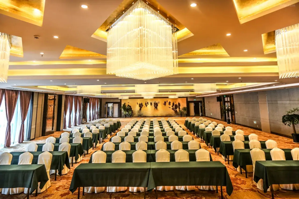 Scholars Hotel (Zhenjiang City Government Sports Exhibition Center)