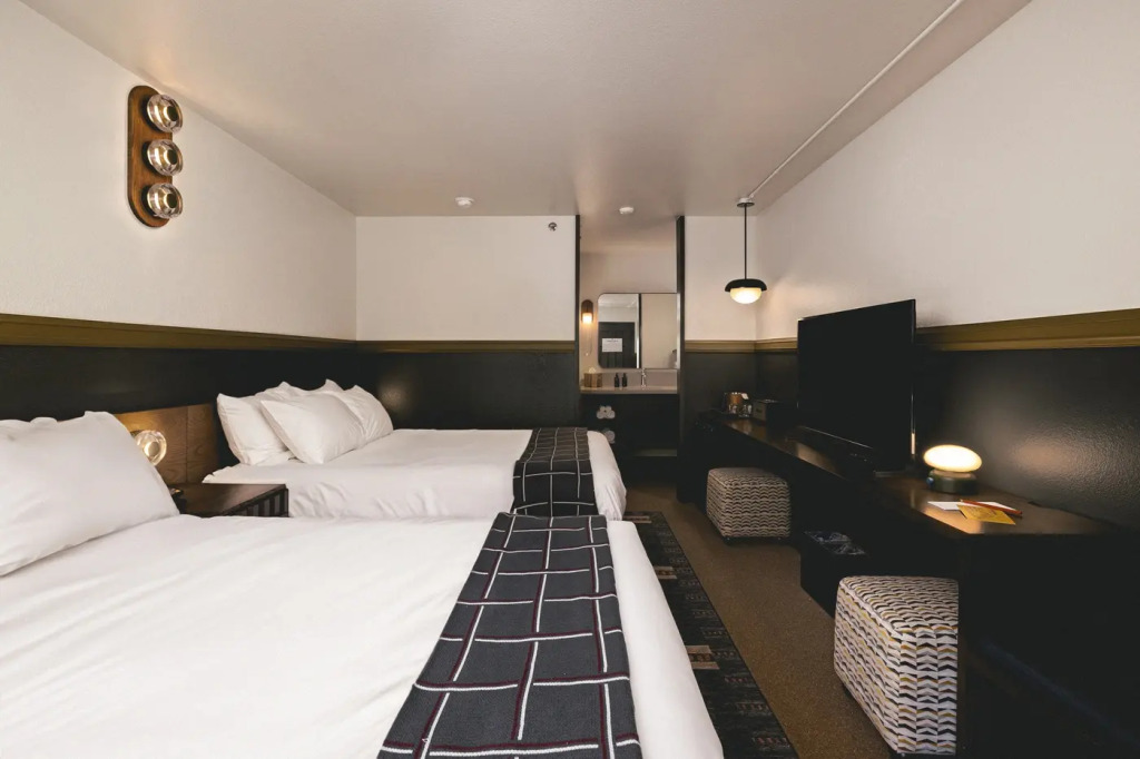The Ozarker Lodge