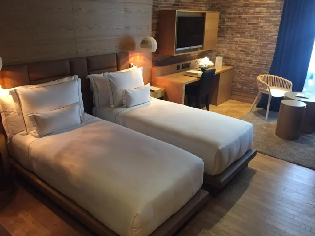 Monument Hotel