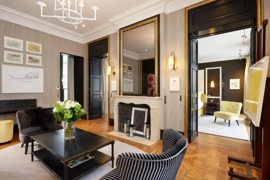 Le Pavillon de la Reine & Spa, Place des Vosges