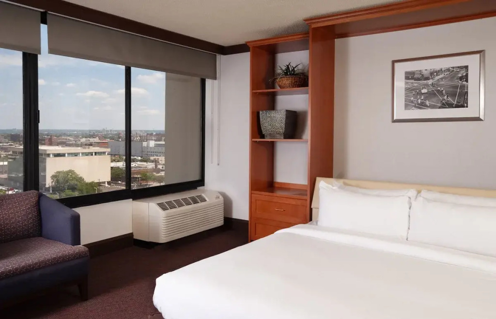 DoubleTree by Hilton Hotel Cleveland Downtown - Lakeside