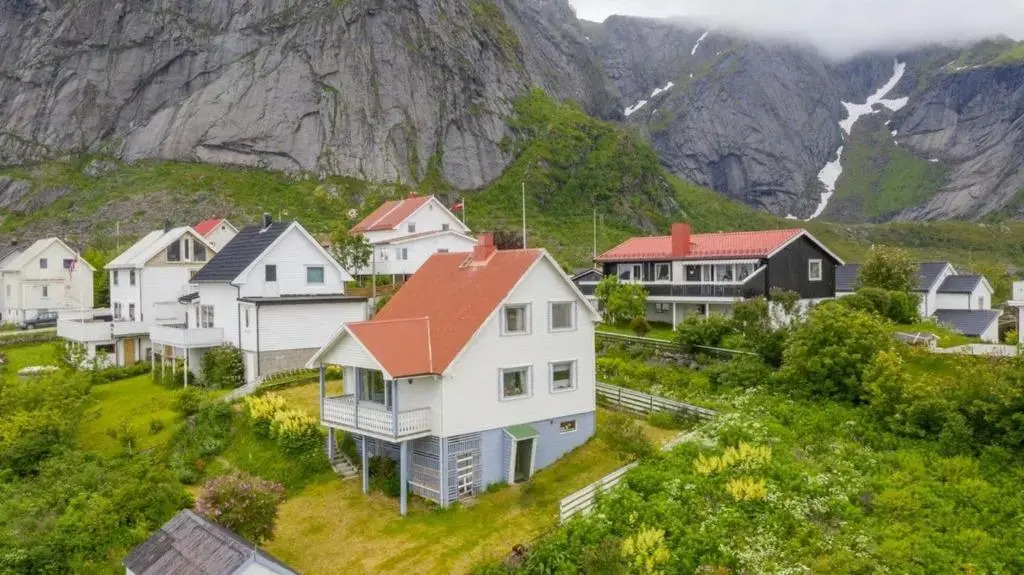 House by the sea Reine, Lofoten