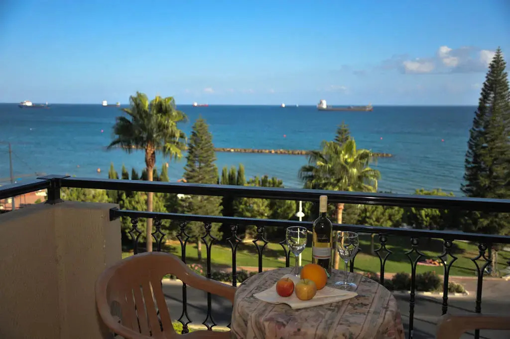 Pier Beach Hotel Apartments