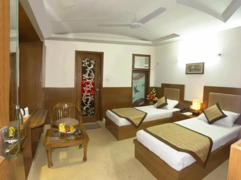 Hotel Apra Deluxe