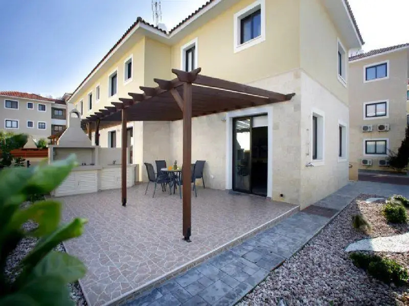 2 Br Townhome Valentina - Chg 8905