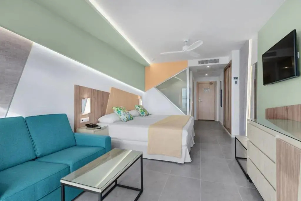 Отель Hotel Riu Playa Park
