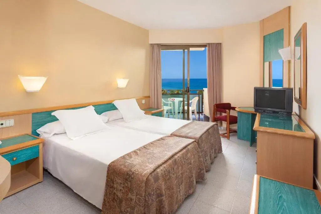 Двухместный номер Standard with side sea view (2 отдельные кровати)