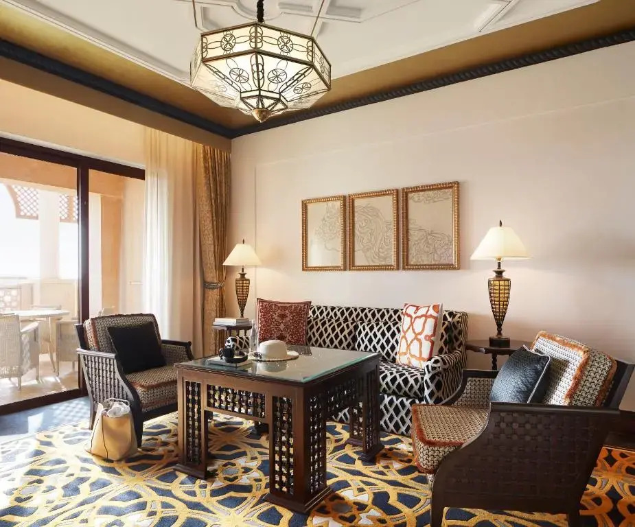 Отель Jumeirah Al Qasr Dubai
