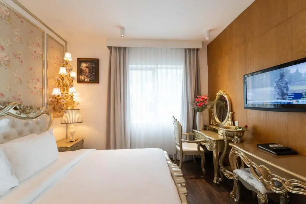 A&EM 8a Thai Van Lung Hotel