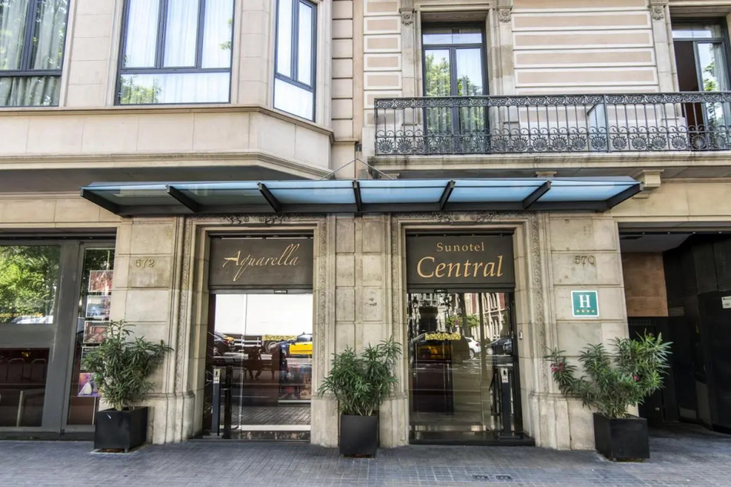 Отель Petit Palace Eixample