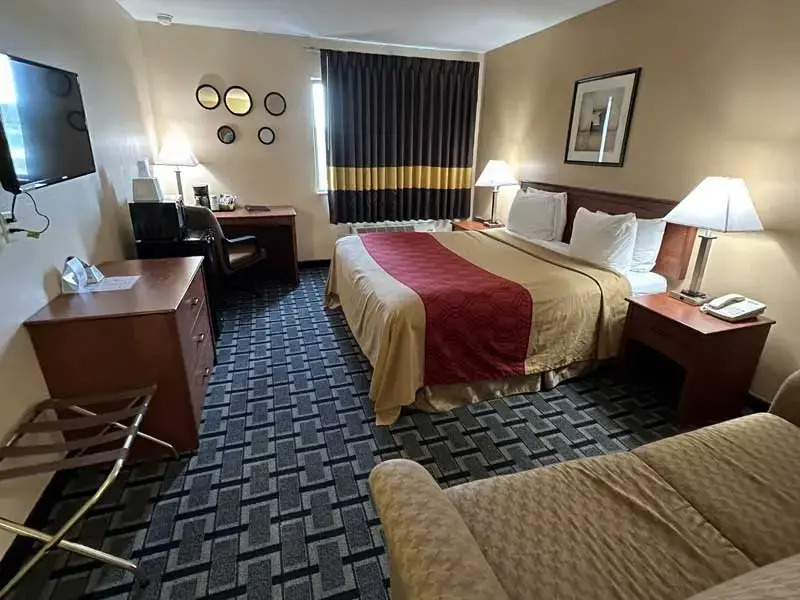 Hometown Inn & Suites