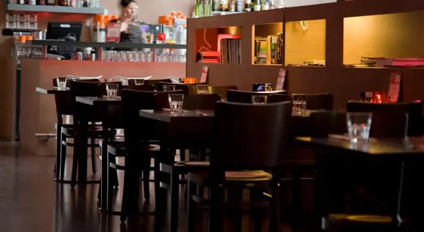 Rotterdam Inn