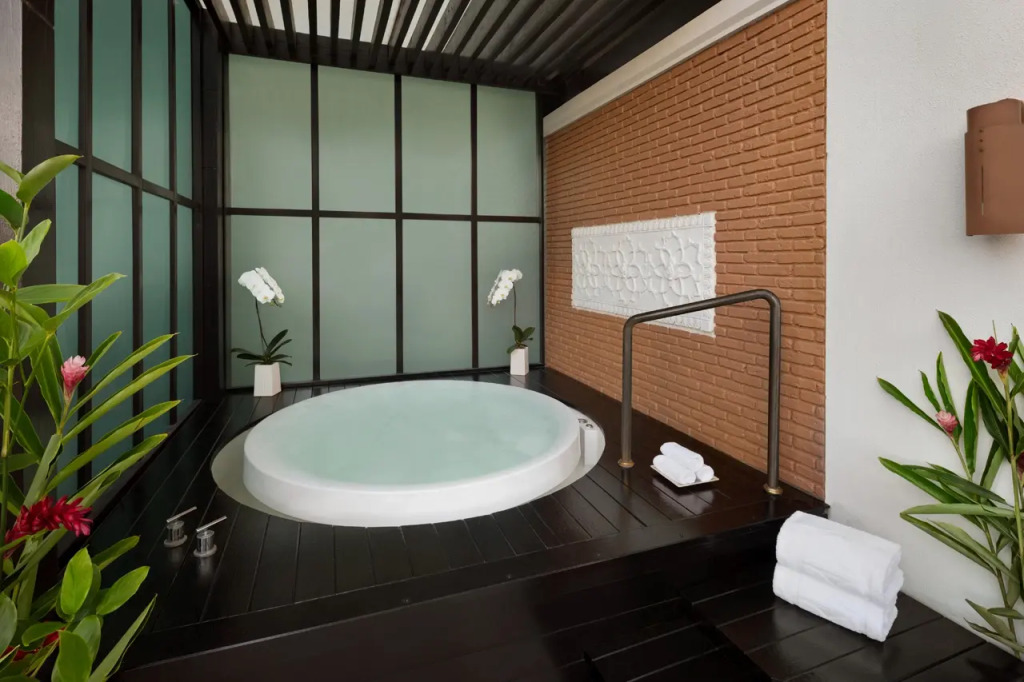 Shangri-La Moon Tibetan Boutique Hotel