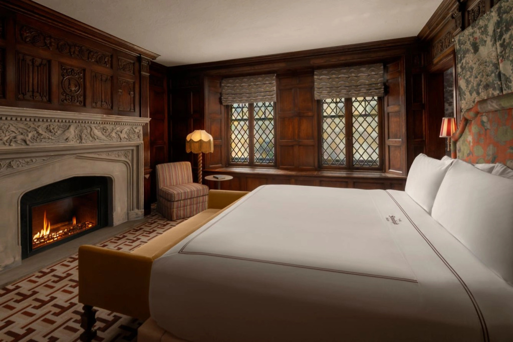 The Stoneleigh, Autograph Collection